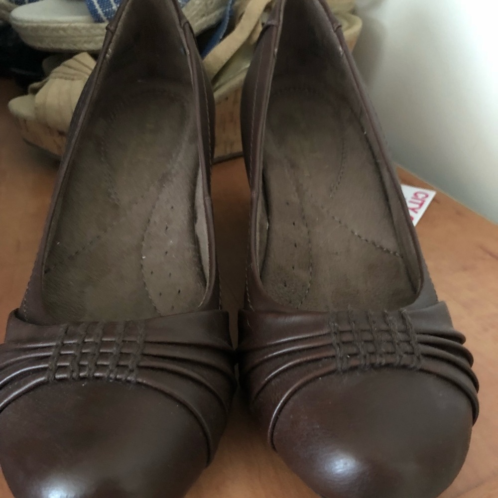 Wedge dress shoes